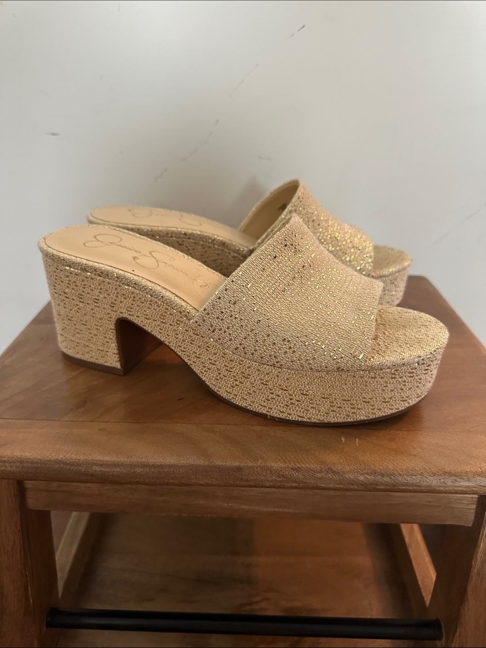 Jessica Simpson Elenoa gold platform sandal size 8